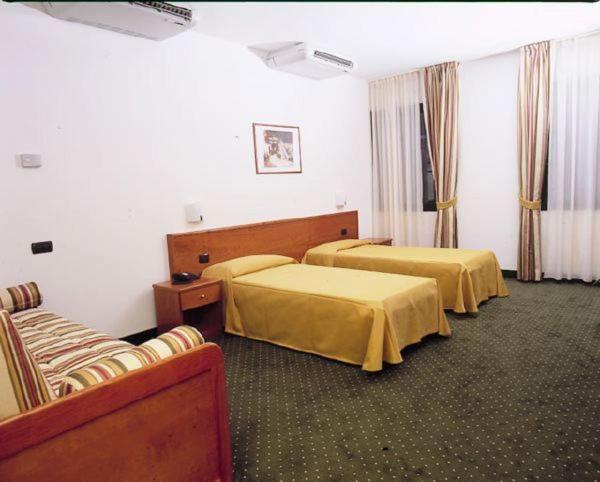 Hotel Serenella Gazzaniga Camera foto